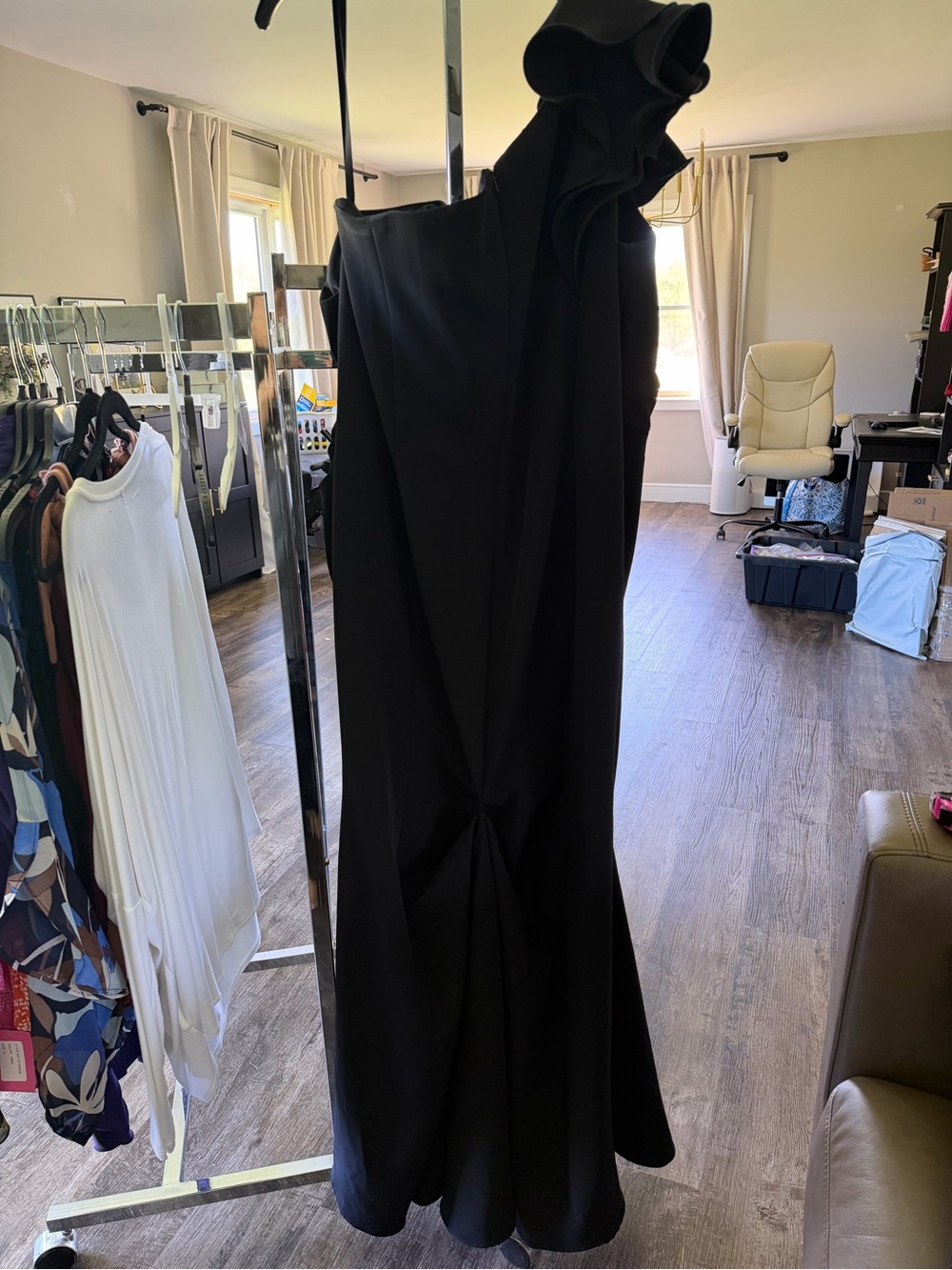 MGNY GOWN -size 16-20-GUC - Picture 3 of 7